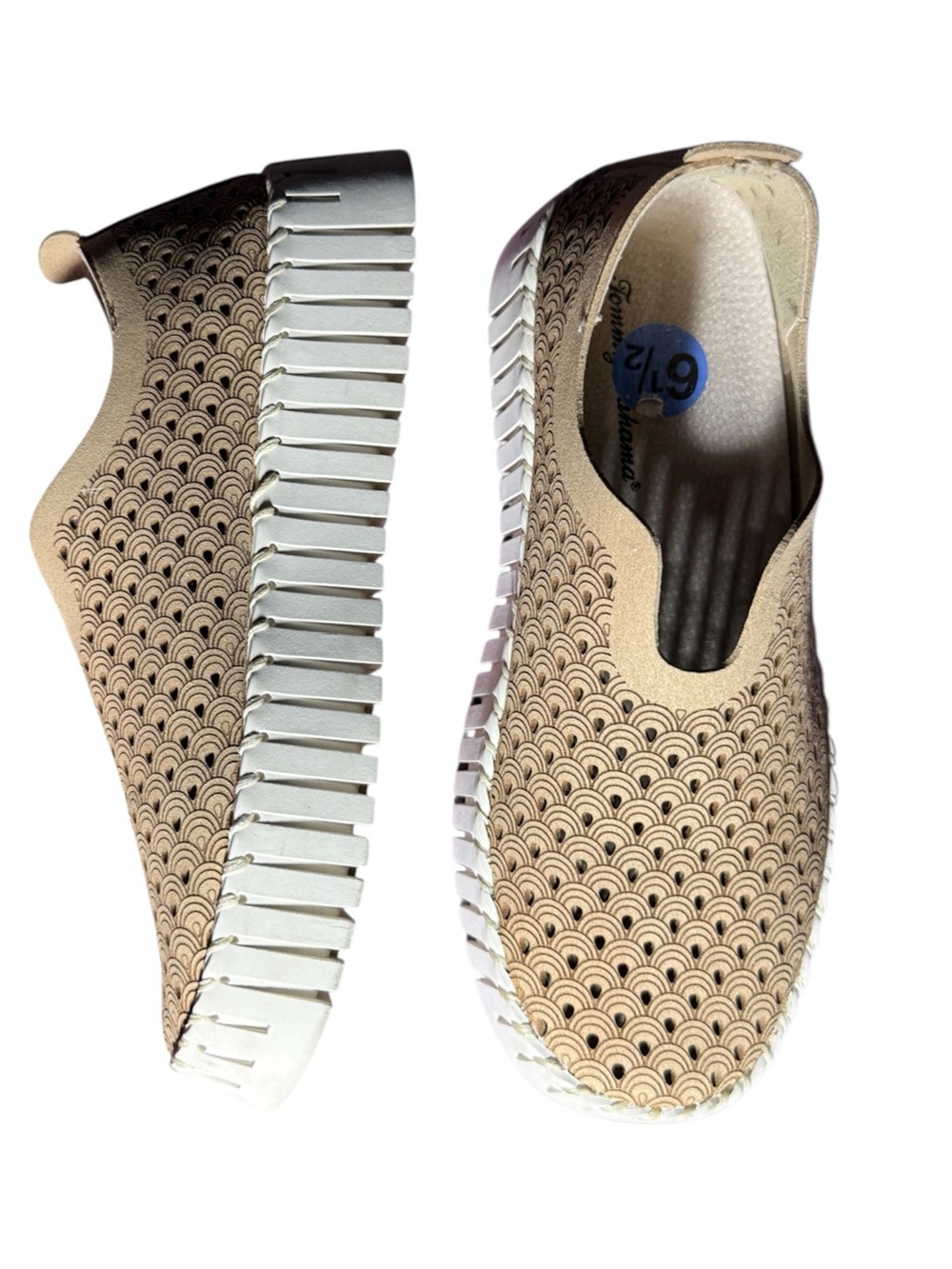 Tommy Bahama beige laser cut slip-on sneakers Women’s size 6.5
